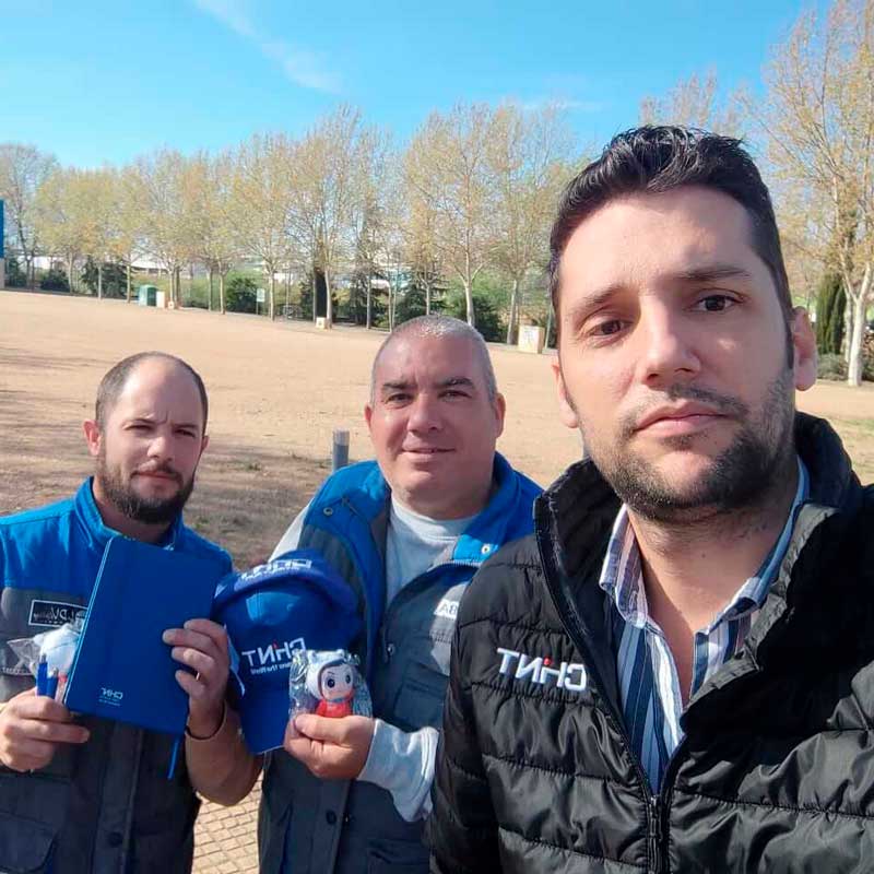 Ganador Braga cuello y gorra